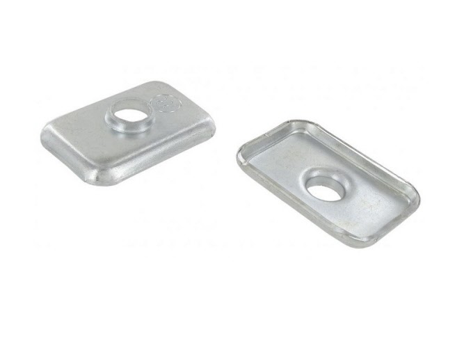 Plaatjes op rubbers tussen vooras->carr. boven
Kever/KG 8/60-> per paar